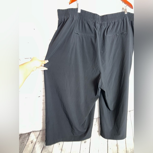 Athleta Women's Black Brooklyn Wide Leg Crop Pant - Picture 10 of 10